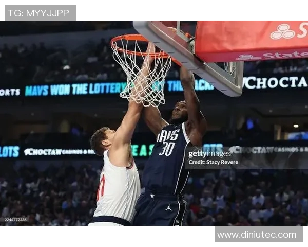 快船与独行侠激战正酣球迷热情高涨赛场精彩纷呈