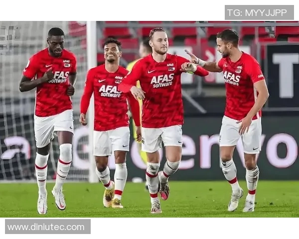 瓦尔韦与登博思的激烈对决揭示足球战术与团队合作的重要性