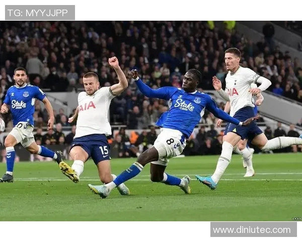 英超焦点战埃弗顿主场迎战莱斯特城双方争夺宝贵积分的激烈对决